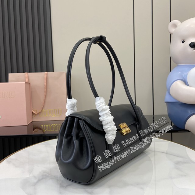 miumiu繆繆專櫃最新款法棍包手拎見肩背女包 jh2565型號：5BD265